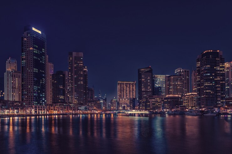Photo promenade and canal in dubai marina