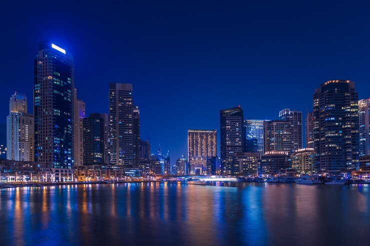 Photo promenade and canal in dubai marina