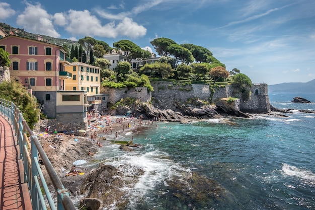 イタリア、ジェノヴァのネルヴィの遊歩道