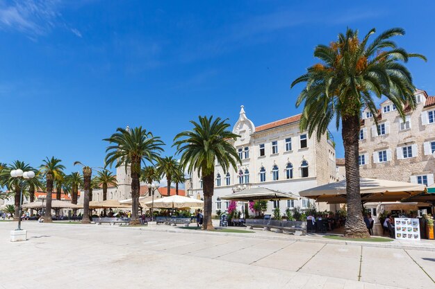 Photo promenade at the old town of trogir vacation traveling in croatia