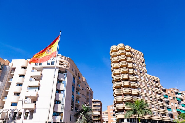 スペインの不動産 スペインの山岳地帯にあるアパート スペインの高層住宅