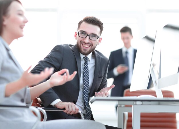 Prospective employees are talking at their Desk