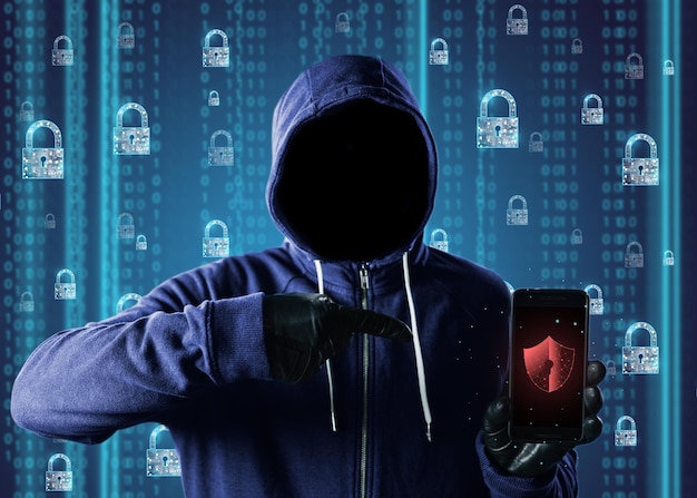 보호 네트워크 보안 컴퓨터 및 스마트폰에서 방패 보호 아이콘을 보여주는 데이터 개념을 안전하게 보호