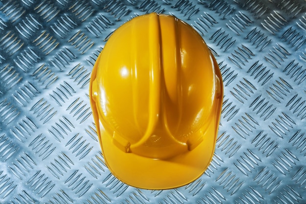 Protective building helmet on grooved metal sheet