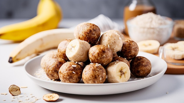 Foto palle di banane proteiche su un piatto