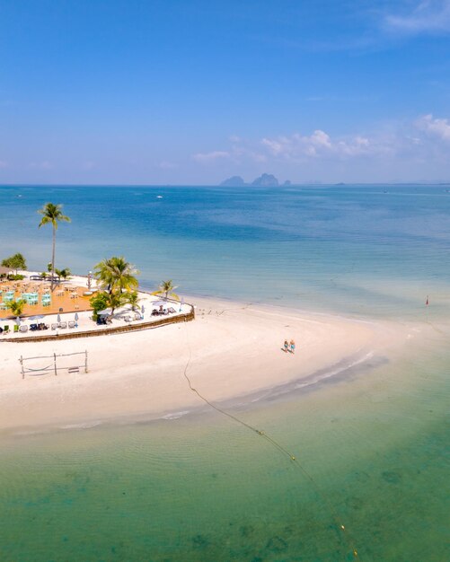 Provincie Chantaburi Thailand Road langs het strand en de oceaan