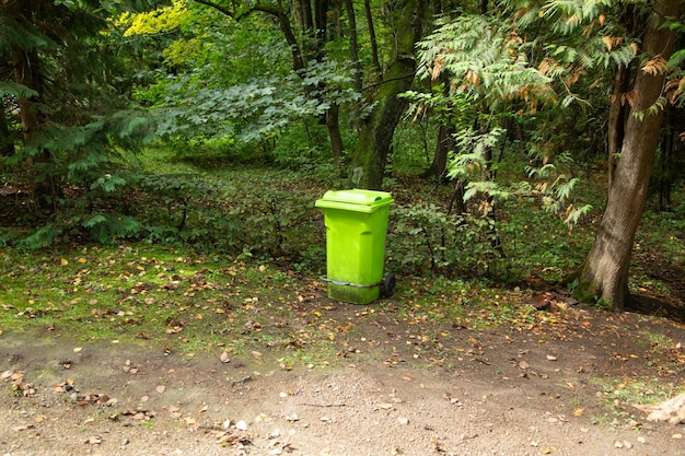 Prullenbak in de natuur