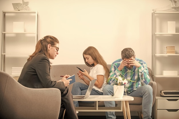 Psychologist give family therapy for dad and phone addicted daughter girl relationship