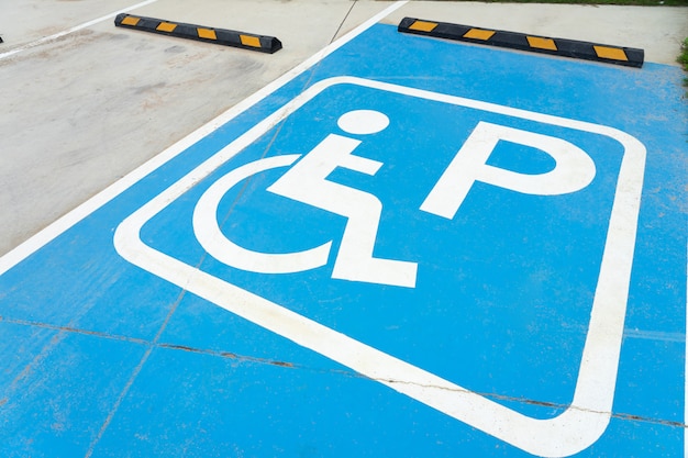 Фото Общественная парковка для инвалидов для парковки автомобиля инвалида