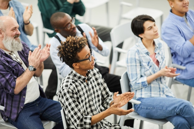 Publiek van educatief forum