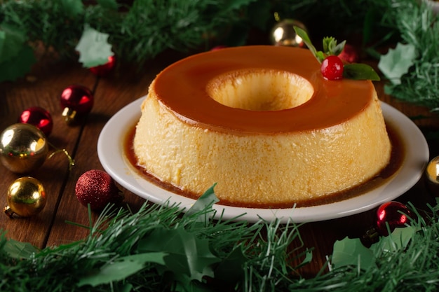 Pudding de leche een heerlijke Braziliaanse pudding met melk en condens Geserveerd bij het kerstdiner