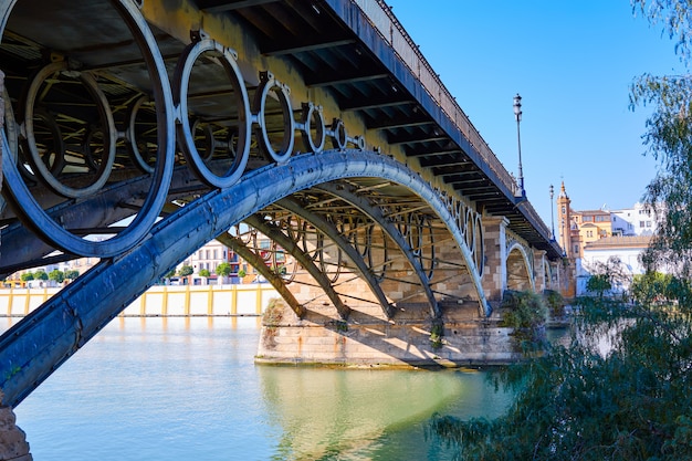 Photo puente isabel ii bridge in triana seville andalusia