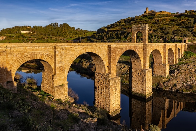 Photo puente romano de alcantara