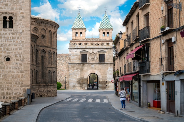 Puerta DE Bisagra of de Poort van Alfonso VI in stad van Toledo, Spanje.