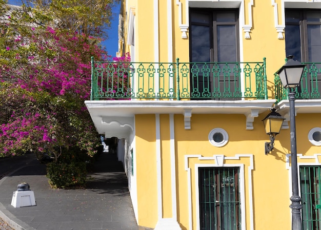 Puerto Rico kleurrijke koloniale architectuur in het historische stadscentrum