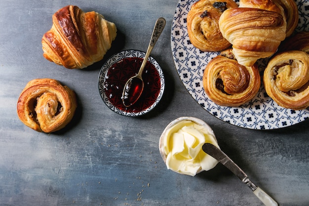 Puff pastry buns