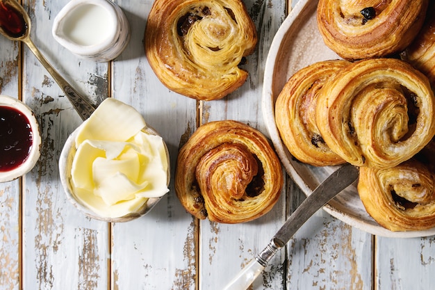 Puff pastry buns