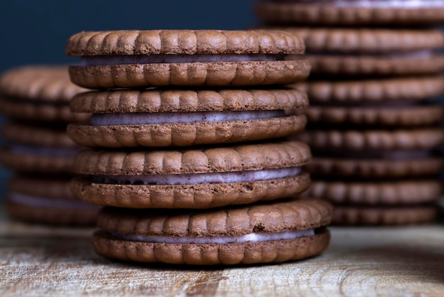 Panini di pasta sfoglia con gocce di cioccolato con ripieno cremoso