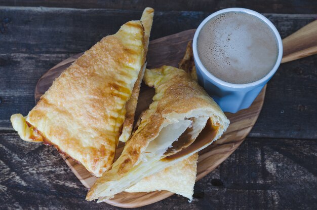 Puff pastry stuffed with caramel.