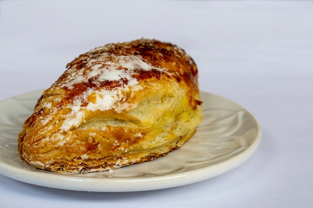 Foto pasta sfoglia con ripieno di mele e crema. torta di mele.