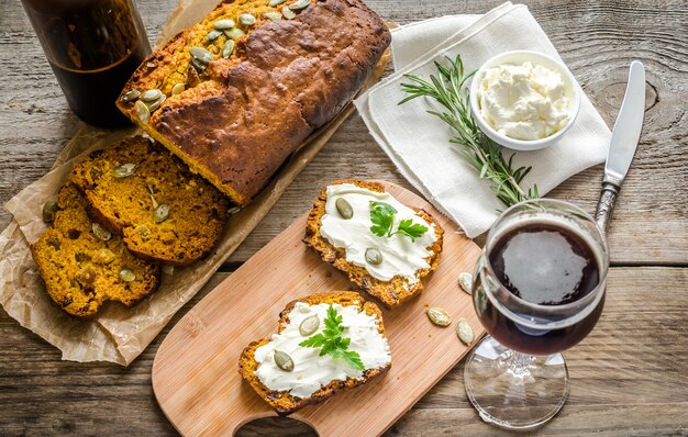 Pumpkin bread with cream cheese