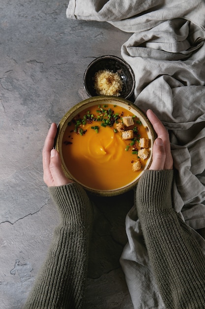 Foto zuppa di carote alla zucca