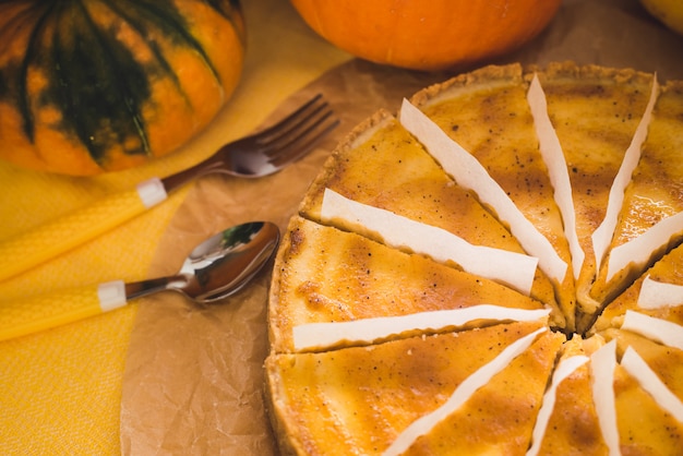 Photo pumpkin cheesecake. autumn sweet treat