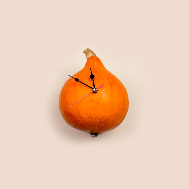 Pumpkin clock shows the time before Halloween