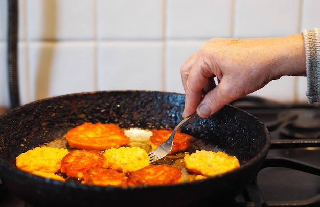 Pumpkin en millet pannenkoeken Russische nationale keuken gezonde ontbijten goed voor peuters