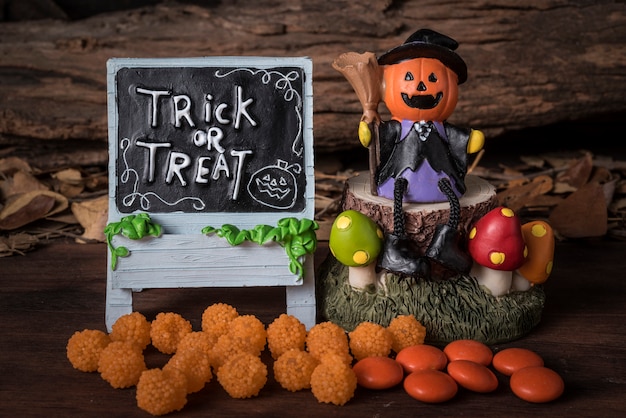 Pumpkin head jack with trick or treat board