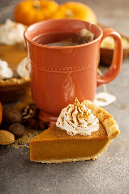 Photo pumpkin pie with whipped cream