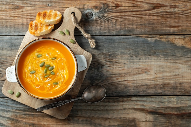 Pumpkin soup with croutons and cream.