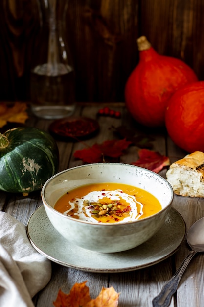 Photo pumpkin soup on a wooden . healthy eating.