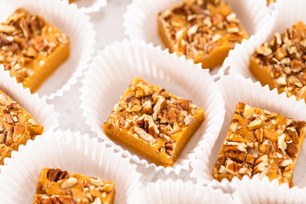 Pumpkin spice fudge met pecans