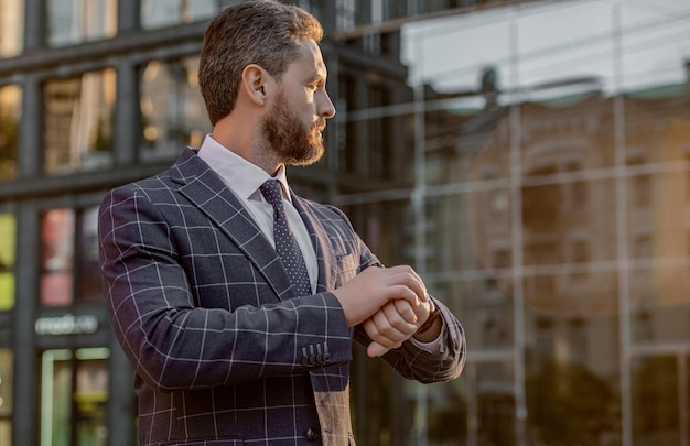 Punctual businessman having deadline with copy space punctual businessman with deadline outside