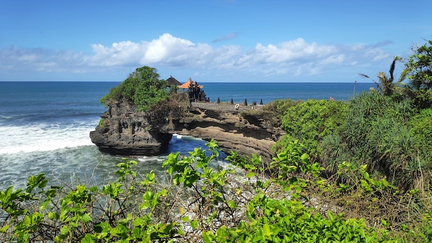 Photo pura batu bolong in bali indonesia