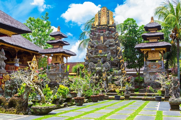 Photo pura saraswati temple in ubud