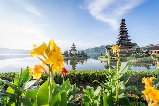 발리, 인도네시아에서 일출 Pura Ulun Danu Beratan 사원