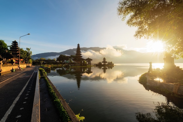 Foto pura ulun danu bratan bali indonesië