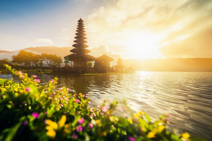 Pura Ulun Danu Bratan、ブラタン湖の景色に関するヒンズー教の寺院