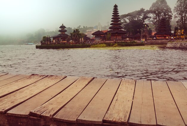 Foto pura ulun danu-tempel, bali, indonesië