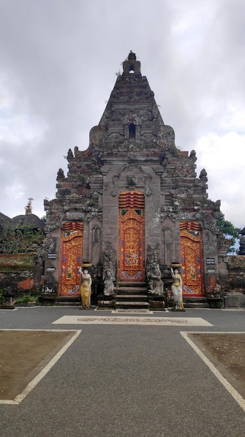 バリ島のプラ ウルン ダヌ寺院