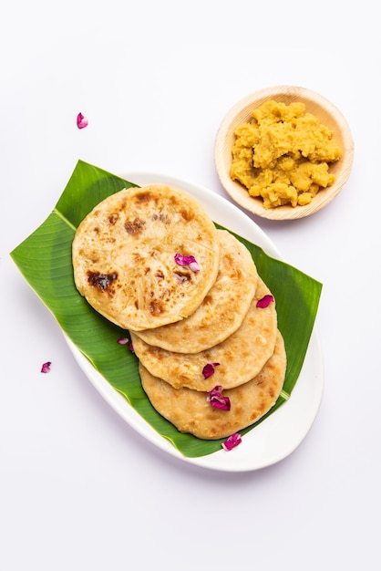 Puran poli Puran roti Holige Obbattu of Bobbattlu is Indiase zoete flatbread uit Maharashtra