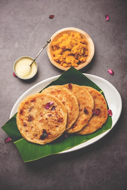 Puran poli Puran roti Holige Obbattu of Bobbattlu is Indiase zoete flatbread uit Maharashtra