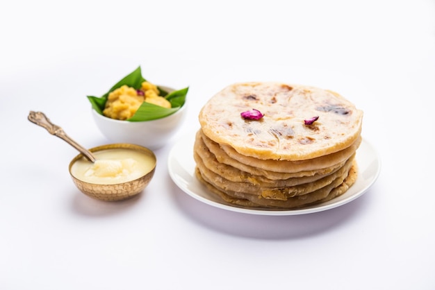 Puran poli Puran roti Holige Obbattu of Bobbattlu is Indiase zoete flatbread uit Maharashtra