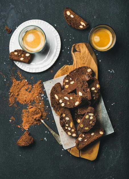 Pure chocolade Biscotti met zeezout amandelen en espresso