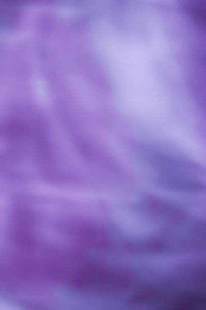 Фиолетовый абстрактный фон шелковая текстура и волновые линии в движении для классического роскошного дизайна