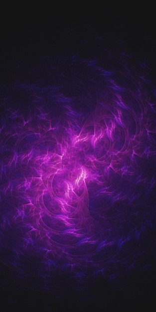 Фиолетовый шар света в темной комнате с фиолетовым фоном.