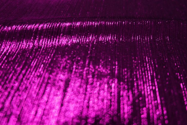 背景として使用される紫色のボケ味のベルベット生地のテクスチャ柔らかく滑らかな繊維素材の空の紫色の生地の背景テキストx9用のスペースがあります