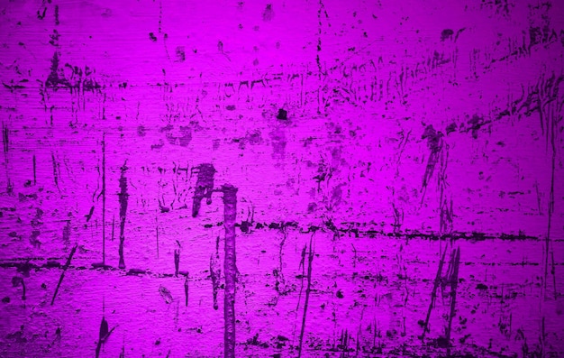 Muro di cemento viola texture di sfondo muro di cemento con neon rosso e viola su sfondo scuro